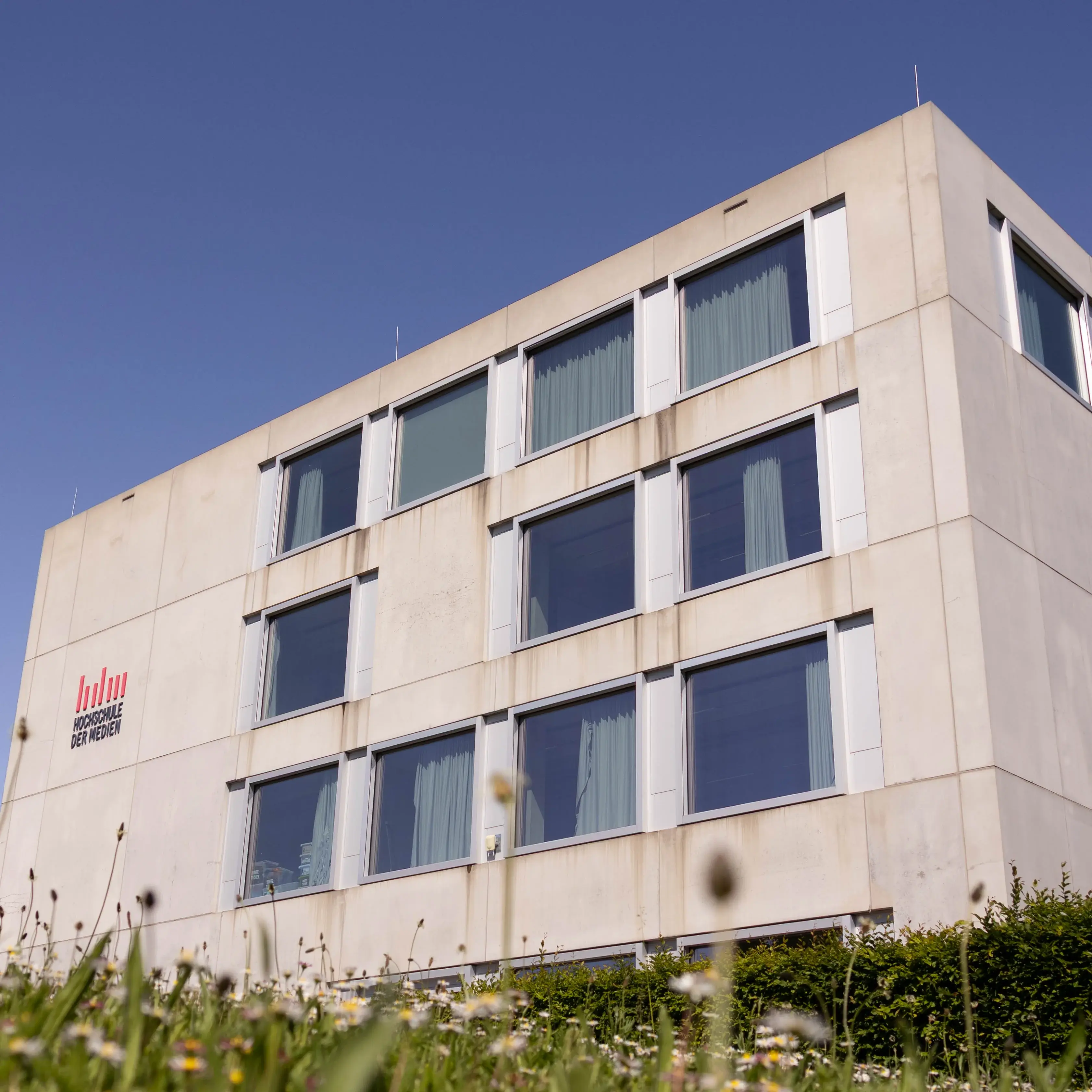 The so-called cube, an annex building of the University of Media.